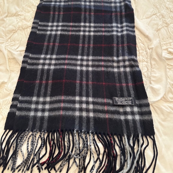 Burberrys Scarf - Picture 2 of 4